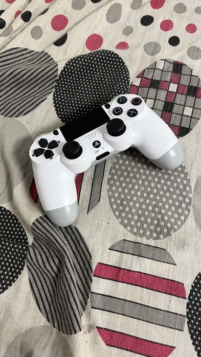 продам ps 4 pro 1tb