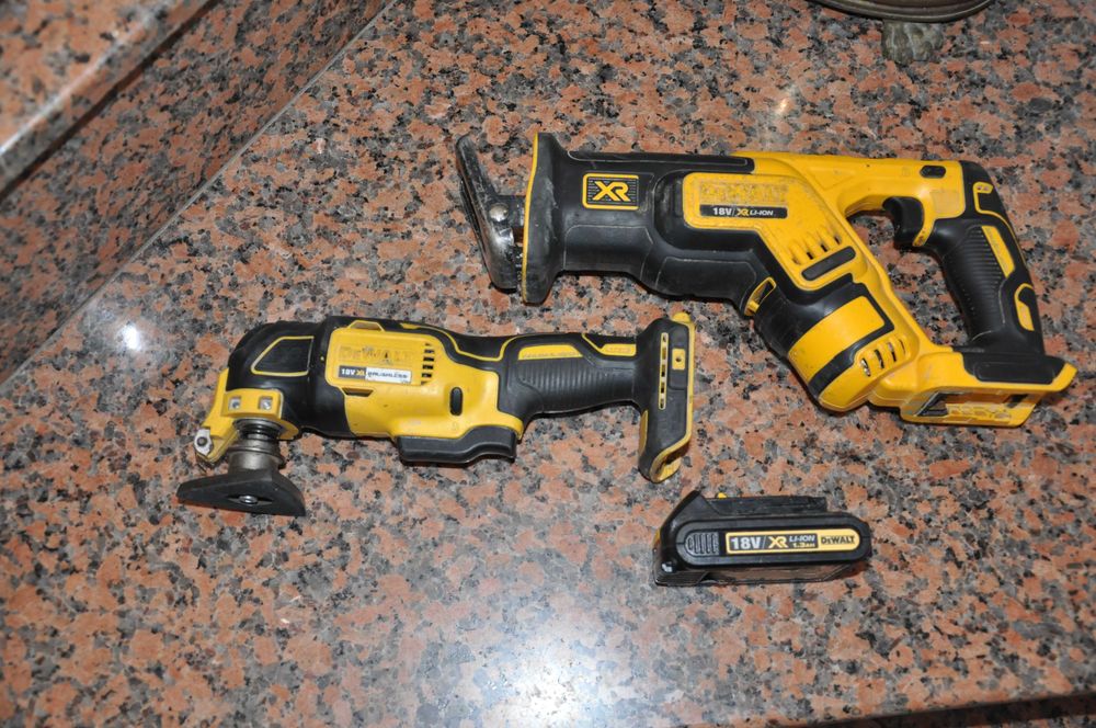 Dewalt  fierastrau sabie + acumulator