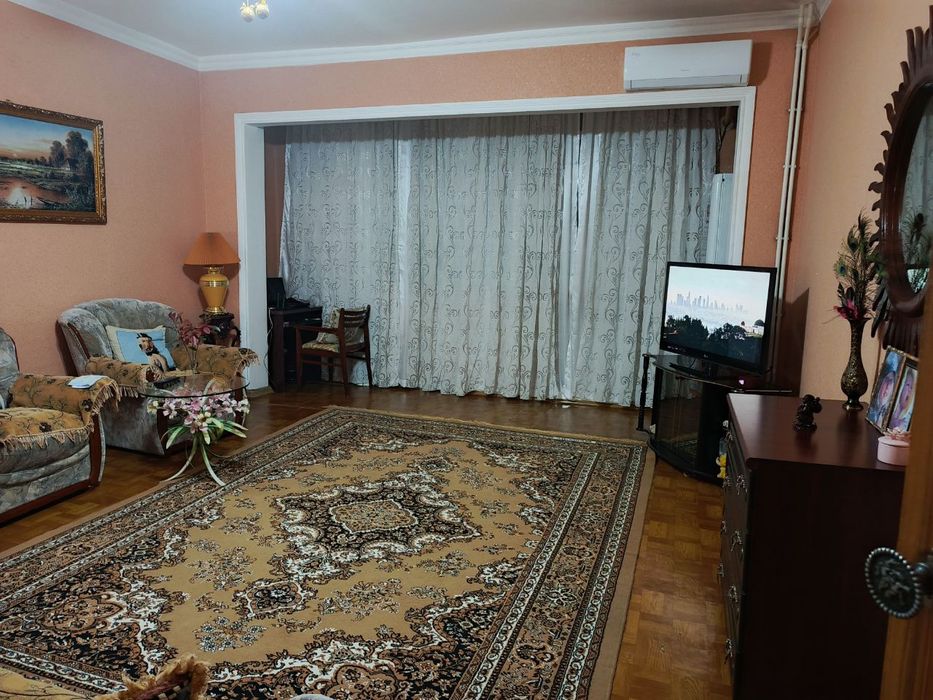 Продаю квартиру дружба народов