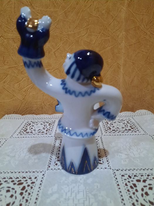 Статуэтка " Скоморох с куклой",  Бронницкий ФЗ "Возрождение". Фарфор,