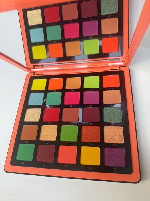 Anastasia Beverly Hills Norvina pro pigment palette vol 3