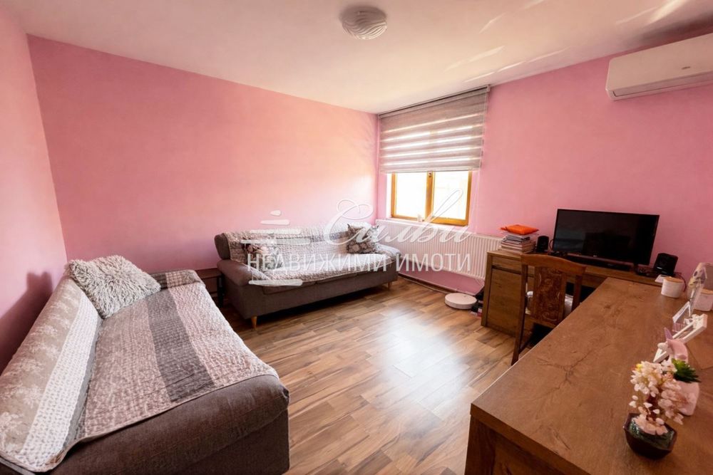 Самостоятелна ТУХЛЕНА къща на ПЛОЧА - гр. Нови пазар!