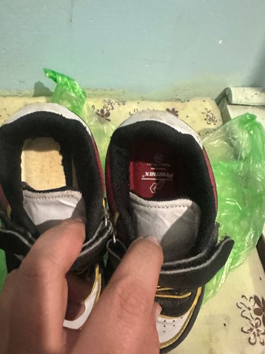 Отдам даром детские одежды и обувь  bolalar oyoq kiyimlari tekin