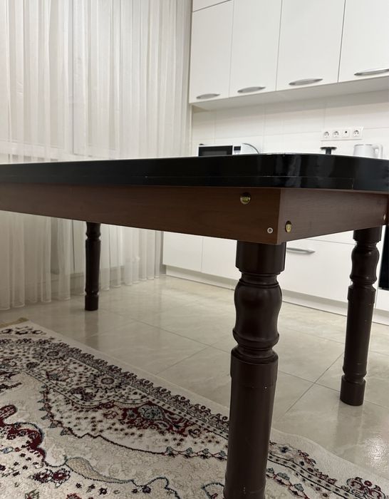 Деревянный стол