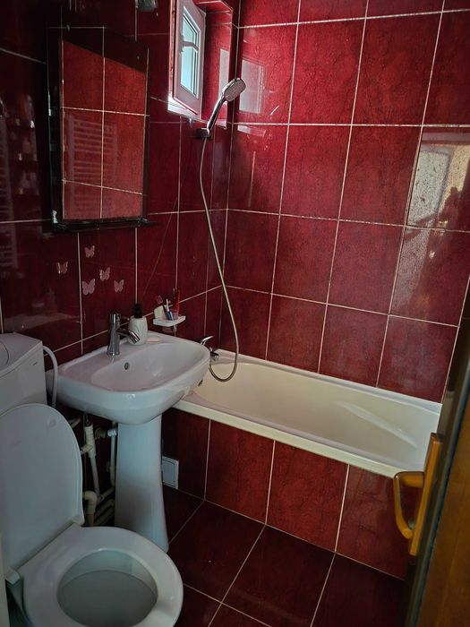 De vanzare -Propietar- Apartament 3 camere- 58 mp utili- etj 2 -complet mobilat si utilat-renovat- zona excelentă