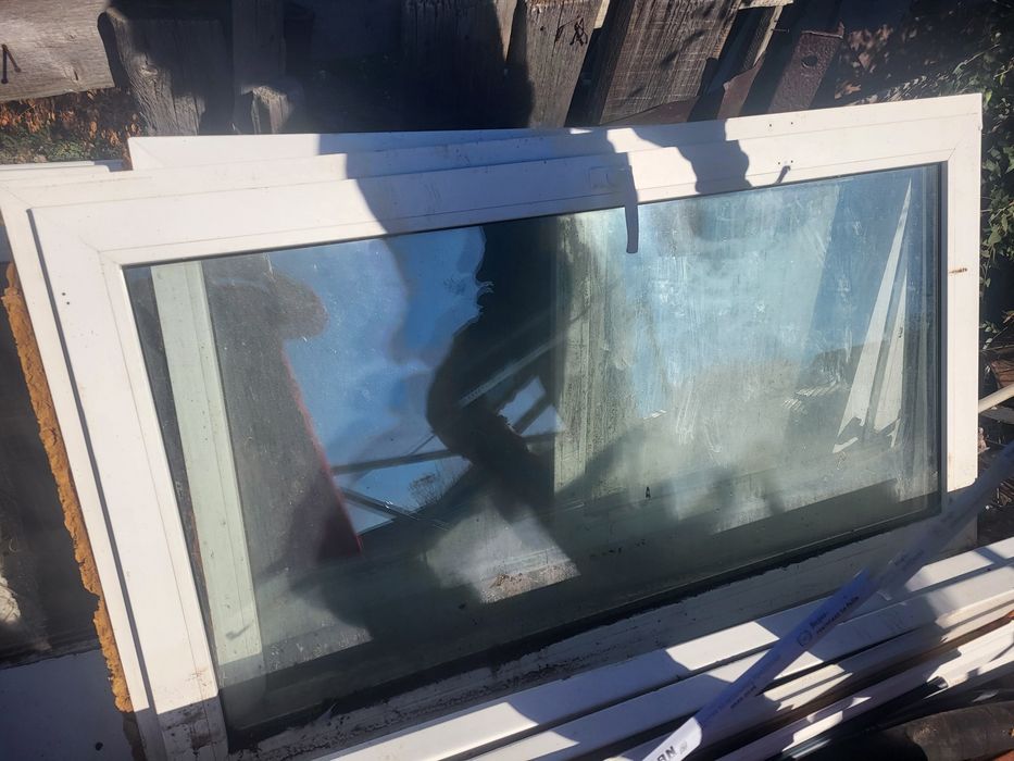 Продам пластиковый двери и окно балконные
