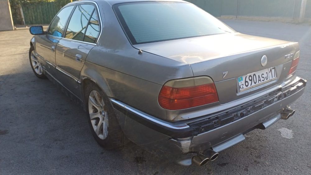 Бмв семёрка автомат