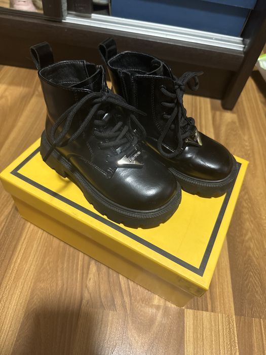 Ботинки на девочку 26 размер