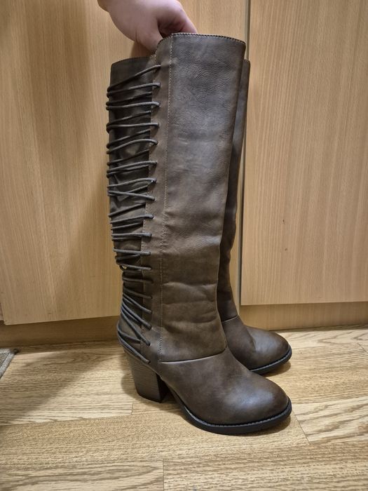 Високи дамски ботуши на ток