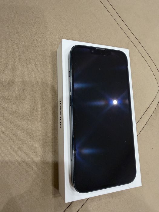 iPhone 14 и зарядно