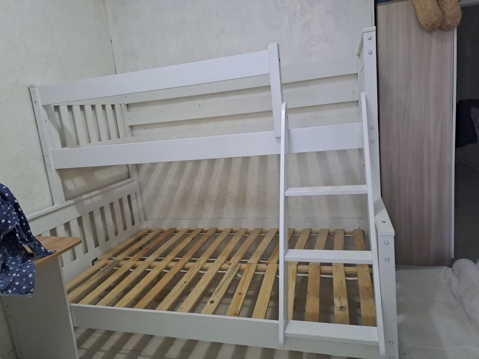 Двухярустная кровать