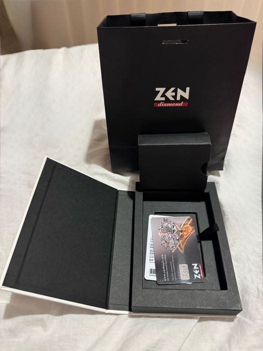 Медальон Zen Diamond’s с природен диамант 0.28 ct, E/VVS2, бяло злато