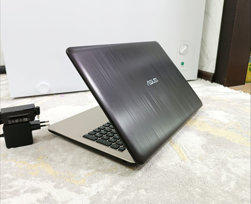 Ноутбук ASUS VivoBook Windows 10.