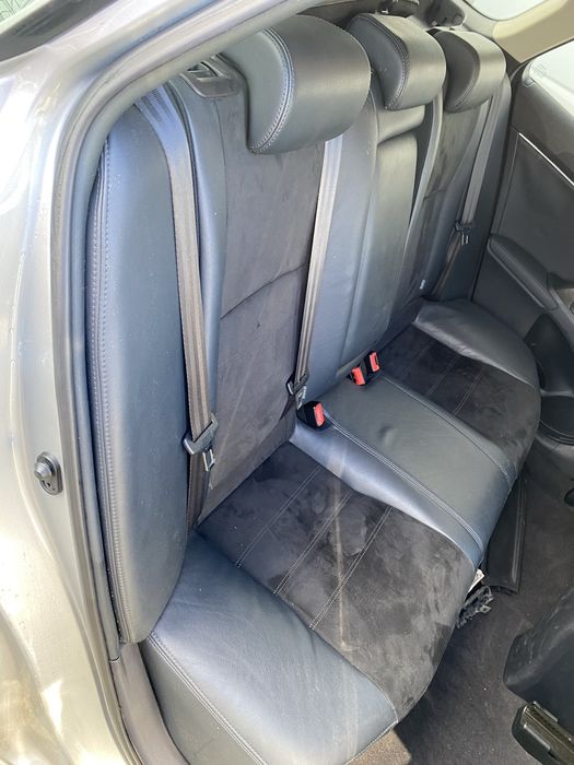 Кожен салон Toyota Avensis T27