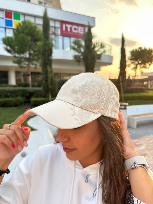 Шапка с дракон в различни цветове