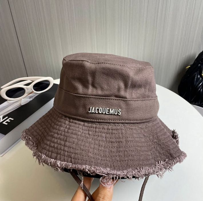 Шапка CHANEL, Loewe, Celine