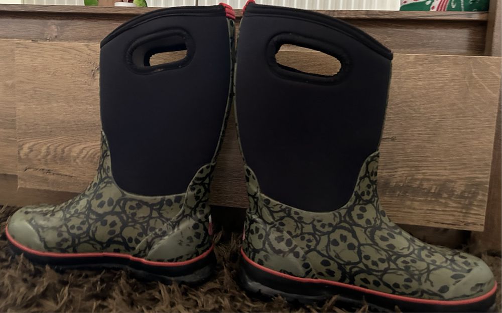 Cizme de băieti marimea 37 rezistente la -30 de grade