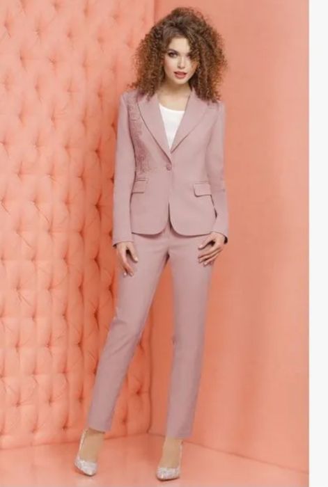 Костюмы 44 размер