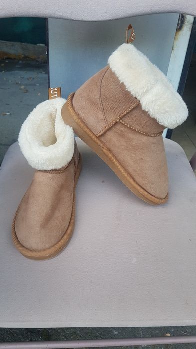 Детски боти в бежево