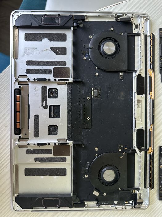Palmrest cu tastatura MacBook Pro A1989