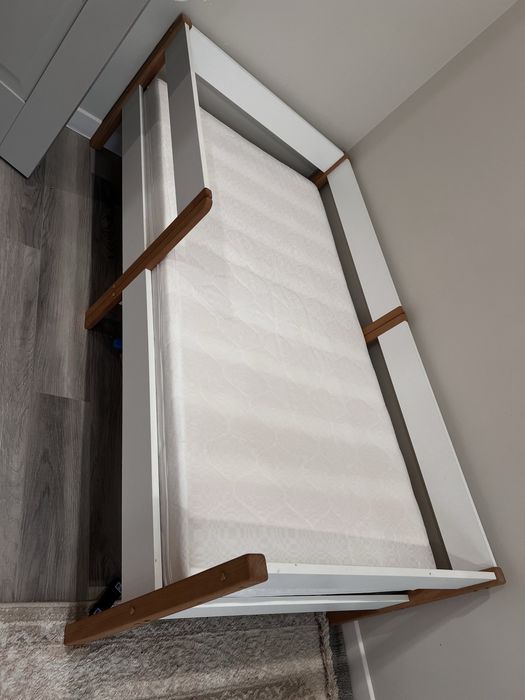 Кровать детская,в очень хорошем состоянии,35тыс