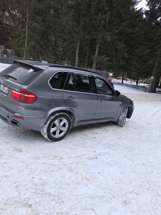 BMW X5 E70 2008 
Mașina are 299789Km rulează zilnic 
Acte va