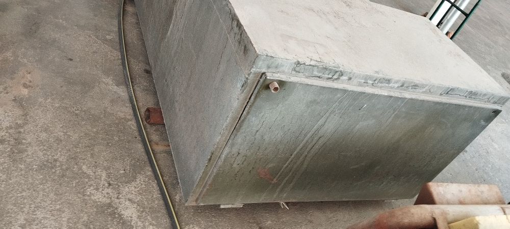 Yashik palet sotiladi holati yaxshi maz. kamaz prseplaga qoʻysa boʻlad