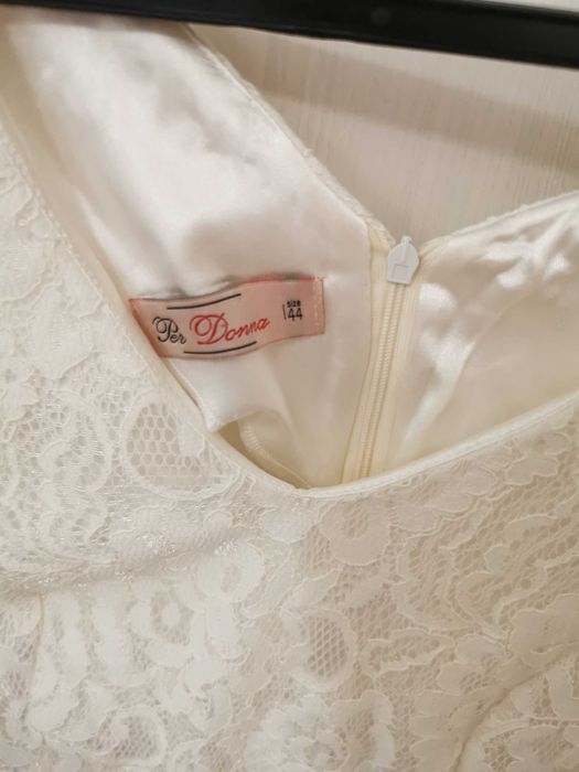 Vând rochiță alba pentru gravida