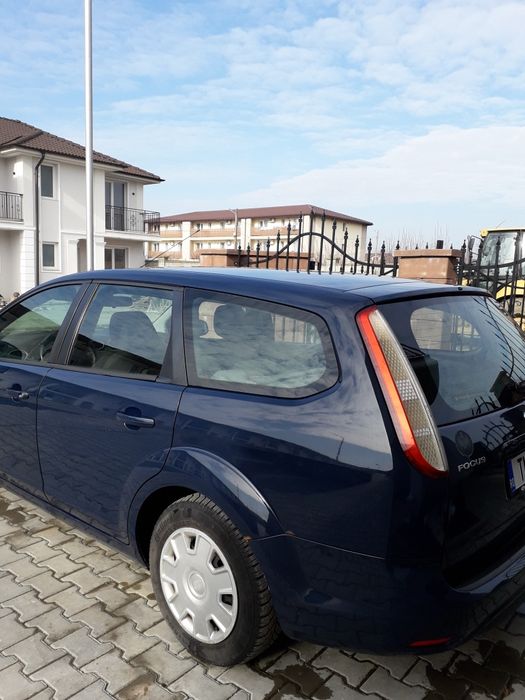 Proprietar, vând masina Ford Focus în stare foarte buna.