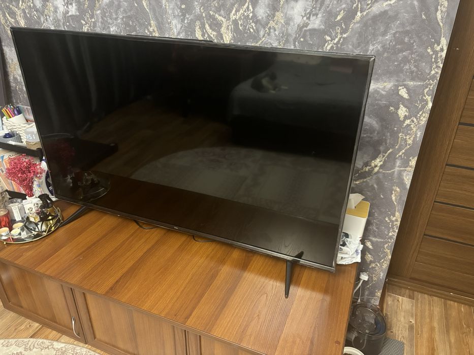 Продам телевизор tcl 55c655