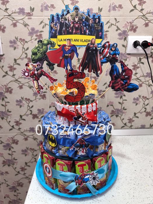 Decorațiuni tort din dulciuri ambalate cu personaje