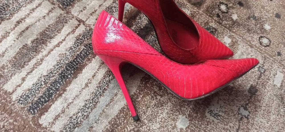 Продам женскую обувь