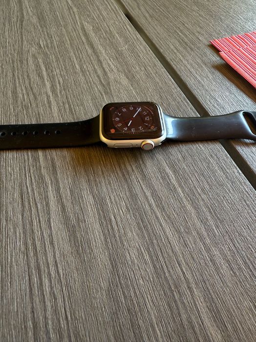 Часовник apple watch SE 2 nd Gen сив