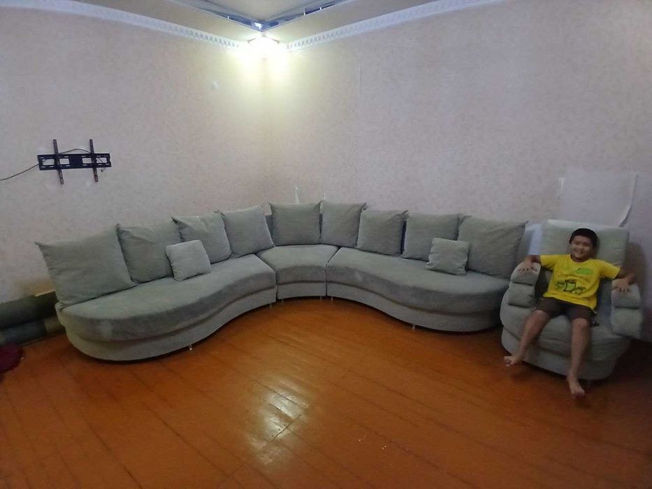 Мебель диван сотилади