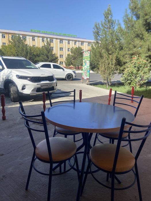 Стол стул разных цветов