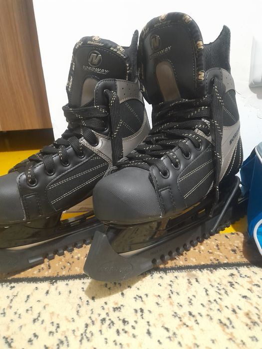 Продам коньки хоккейный