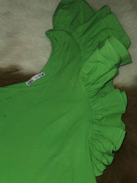 Vand body Zara verde M pe un umar cu volan