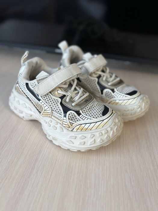 Кроссовки на девочку