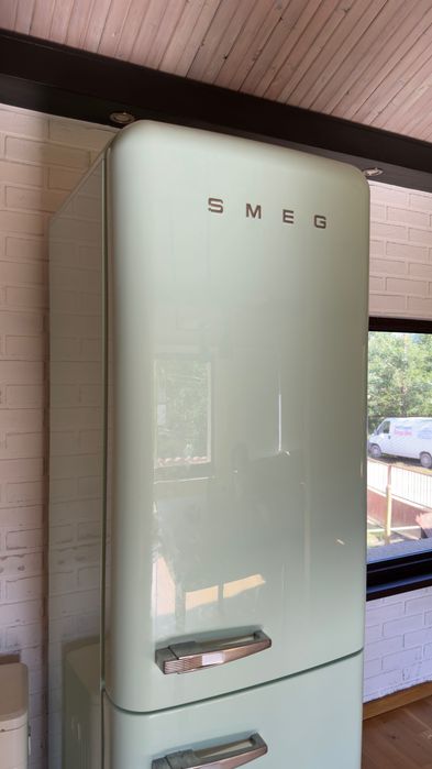 Хладилник с фризер Smeg /Пастелно зелен