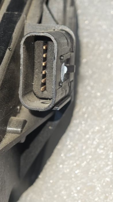 Заслонка , газ вичай мотор Howo Sitrak