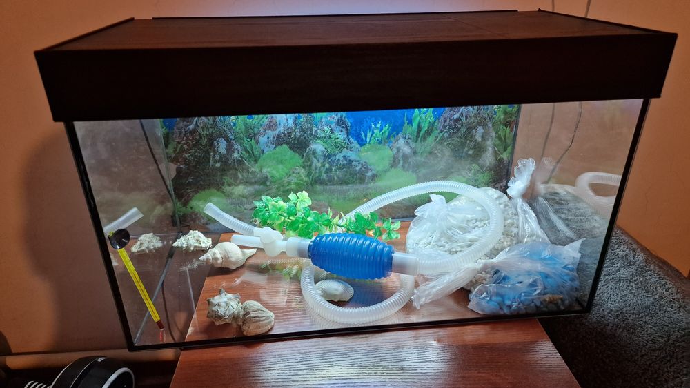 Продам аквариум новый на 40 литров в отличном состоянии.