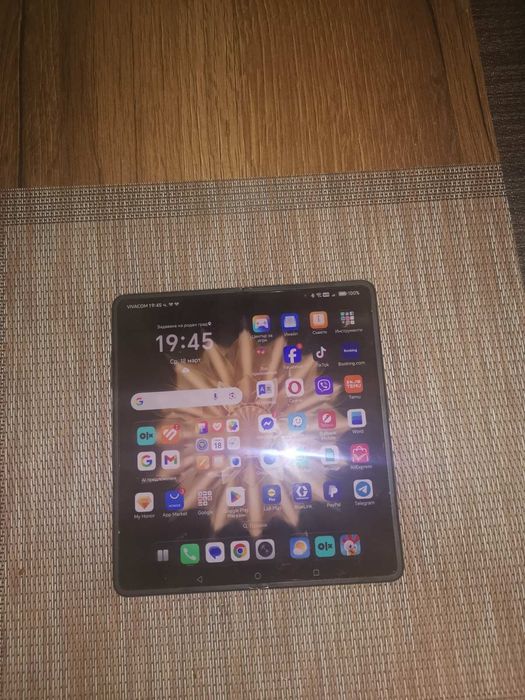 Продавам Honor v2