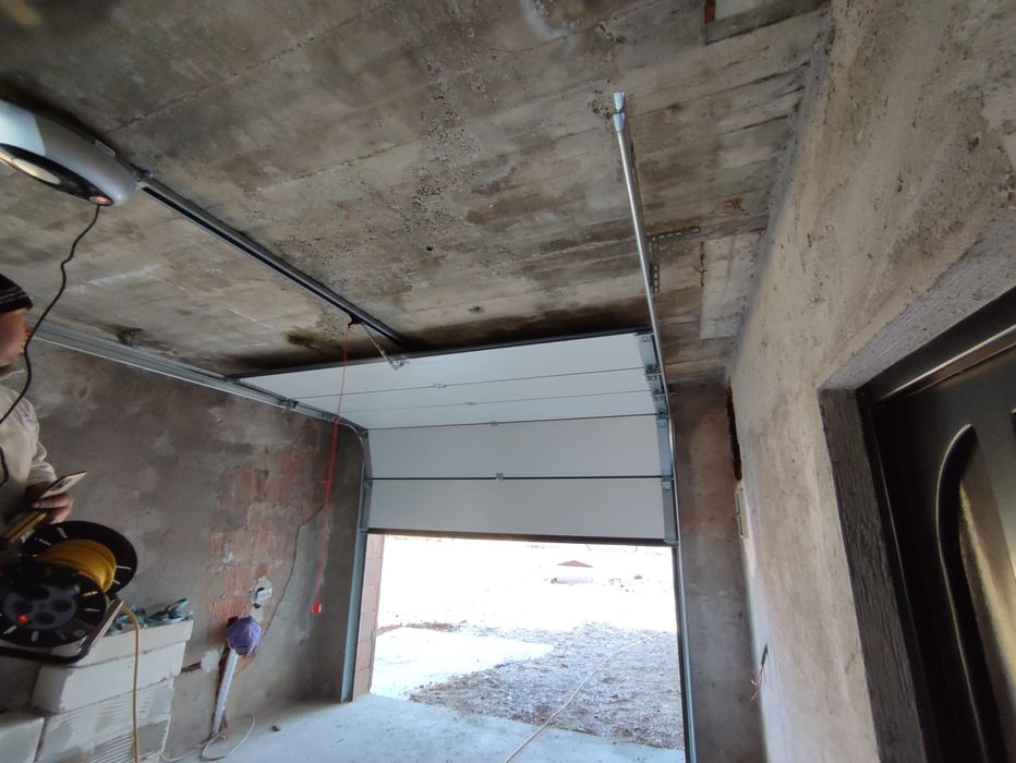 Usi de garaj gri mat