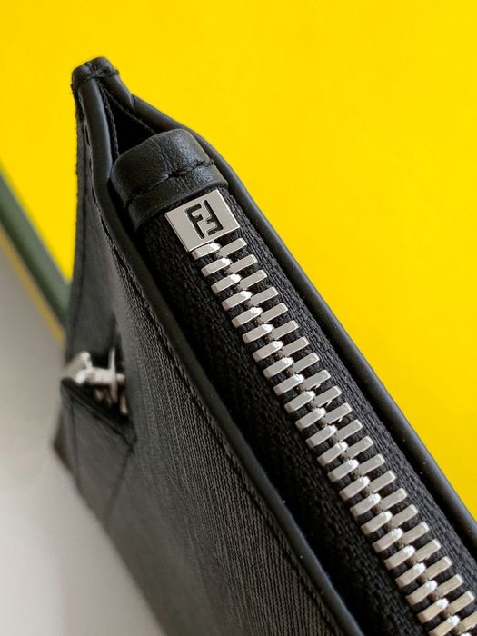 Мъжка чанта Fendi