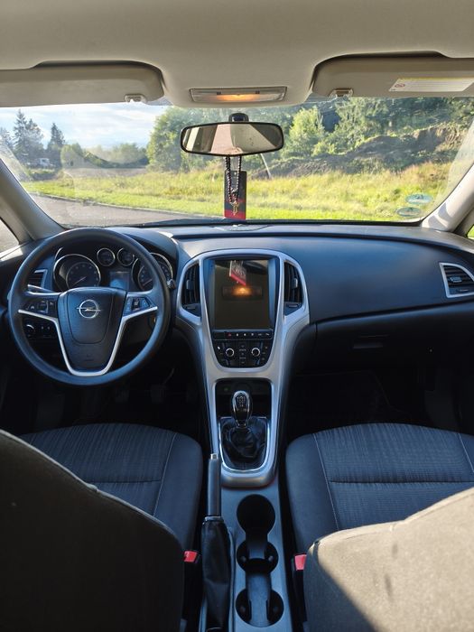 Opel Astra J 2012
