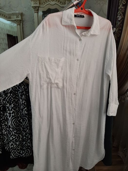 Белая длинная рубашка из льна