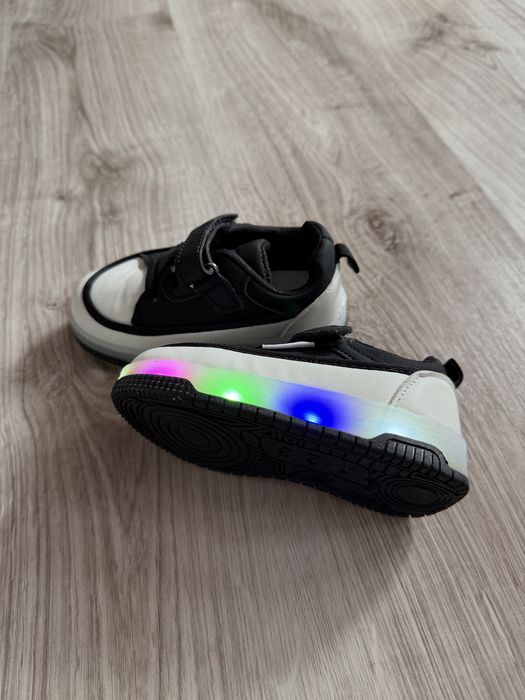 Adidasi noi copii nr 25