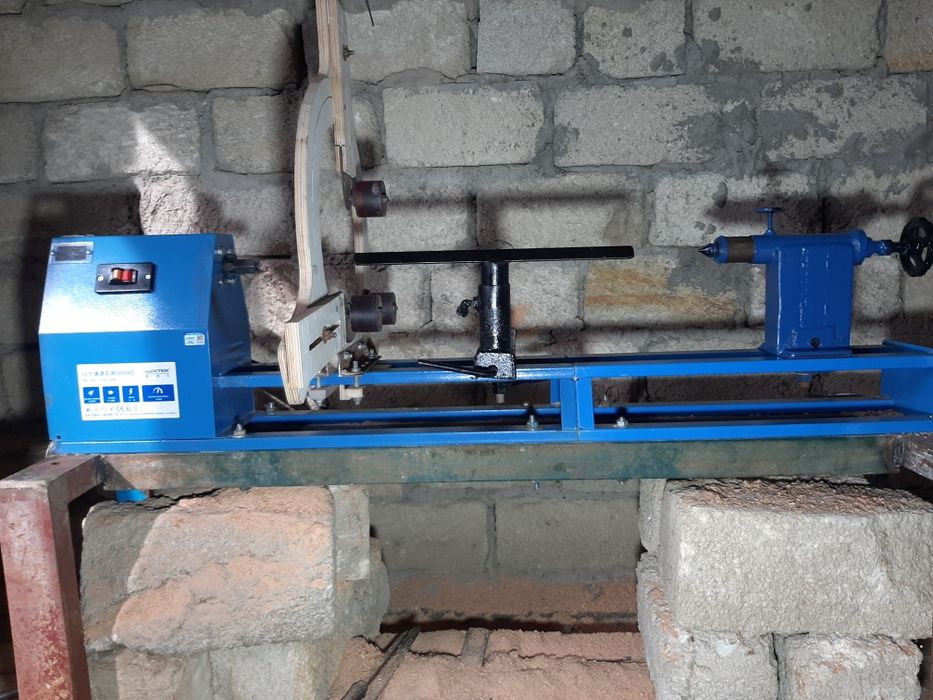 Токарный станок сатылады.