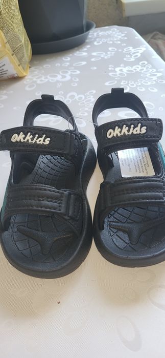 Продам сандали новые