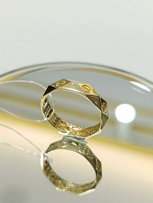 Модное золотое кольцо 585 проба.Заводское качество